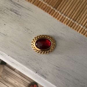 Napier Vintage Red Center Goldtone Brooch Pin Oval